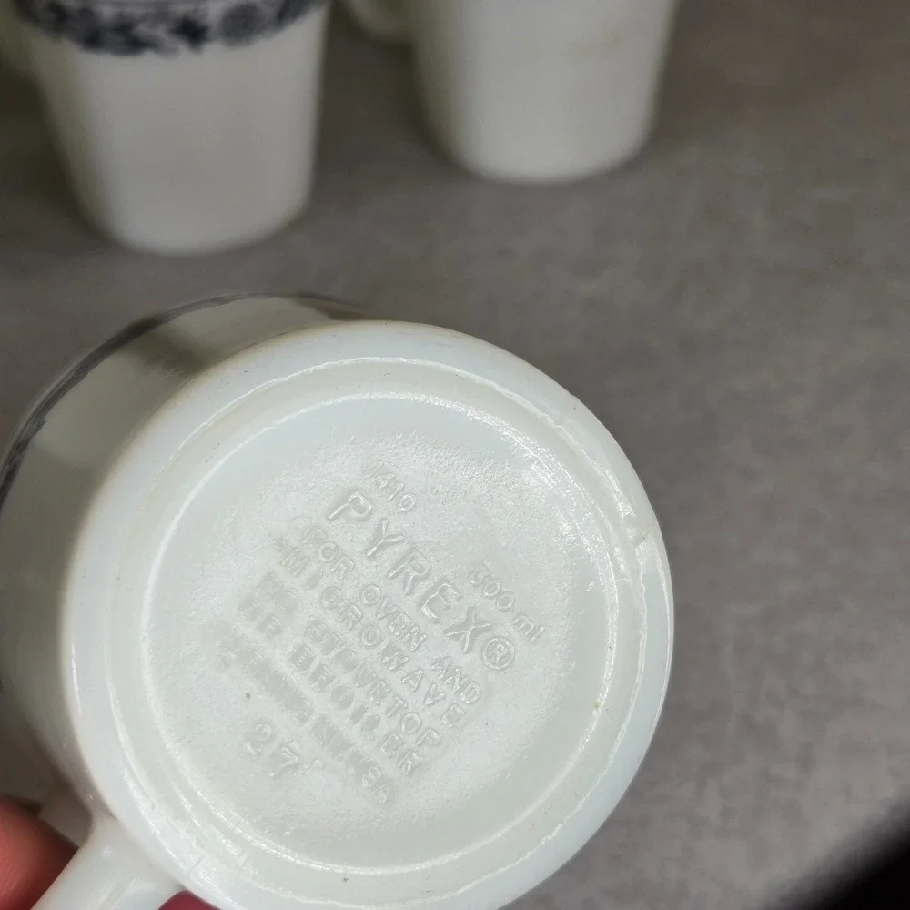 Vintage Pyrex Mugs‎ Set of 7White Blue Floral Band Coffee Tea Cups 1410 300 ml - Picture 4 of 6